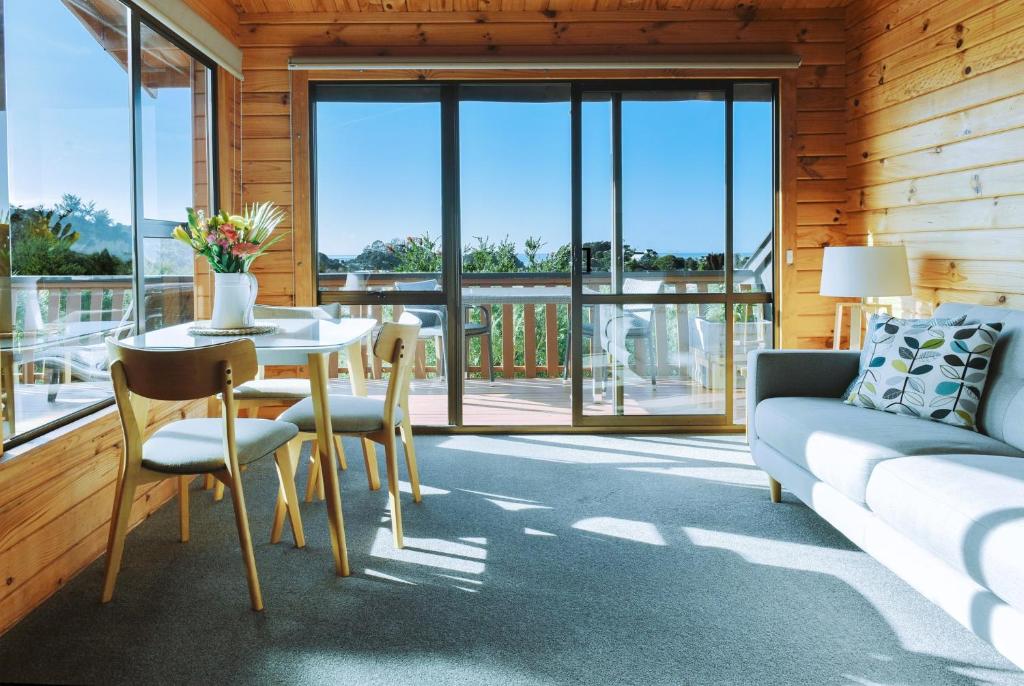 Rõdu või terrass majutusasutuses Kimi Ora Eco Resort