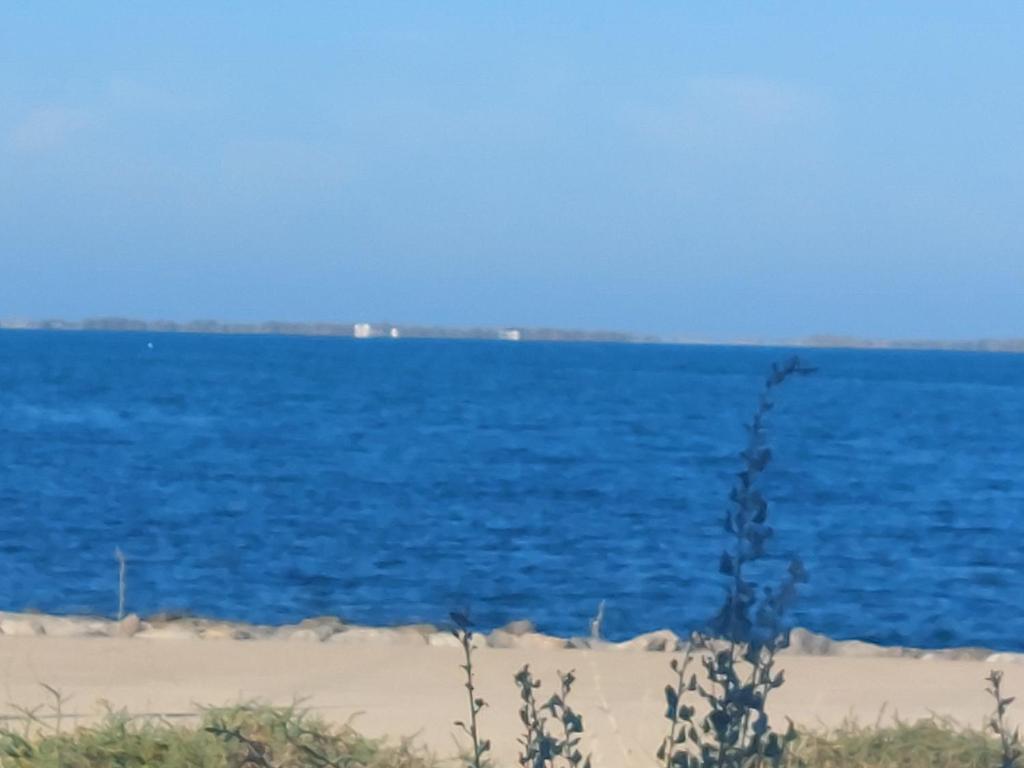 ein Blick auf das Meer vom Strand aus in der Unterkunft Saidia in Oulad Akkou