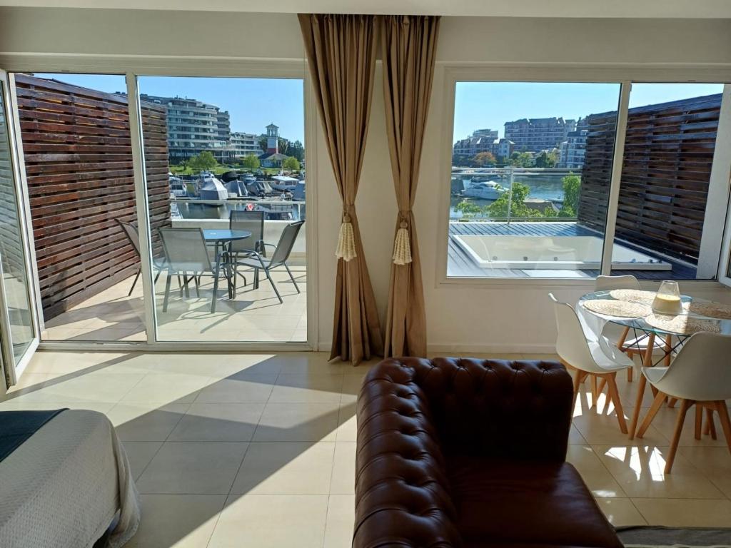 APART , DEPARTAMENTOS loft , bahia grande nordelta , BALCON JACUZZI Y vista a la bahia