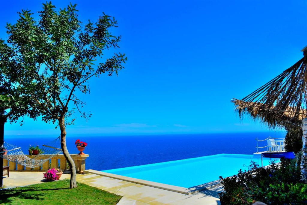 a swimming pool with the ocean in the background at Casa Vacanze Galatea in Gagliano del Capo