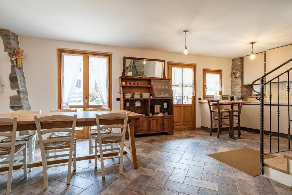 Kuchyň nebo kuchyňský kout v ubytování BALLABIO LAKE - Rustic Chic Retreat