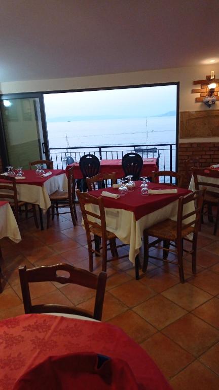 A restaurant or other place to eat at casa vacanze mm rooms