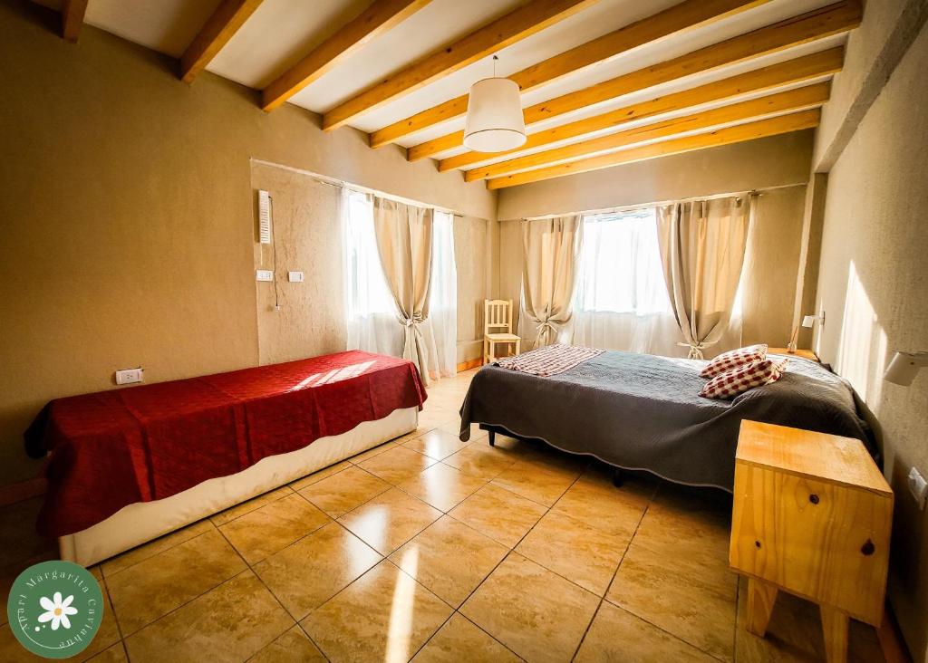 En eller flere senge i et værelse på Apart Margarita Caviahue