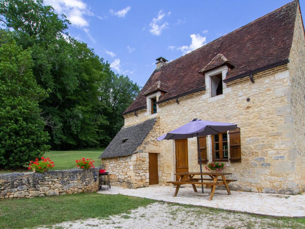 Photo de la galerie de l'établissement Maison isolée avec piscine au cœur du Périgord Noir, près de Sarlat et sites historiques - FR-1-616-182, à Borrèze