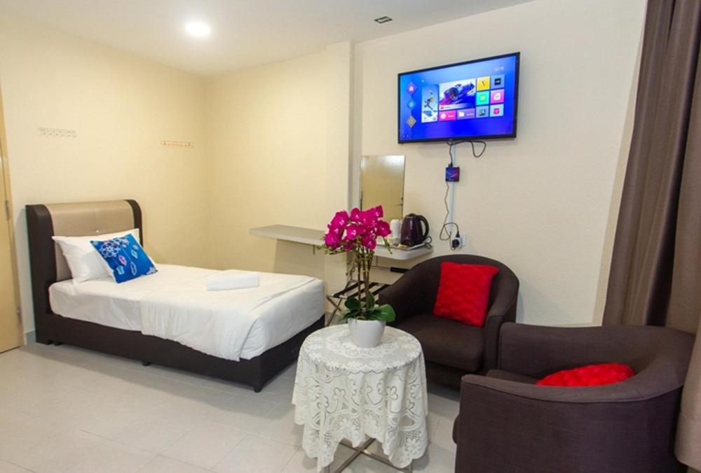 Una cama o camas en una habitación de Southern Tip Hotel