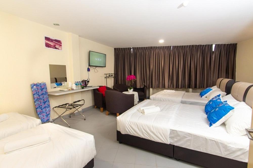 Una cama o camas en una habitación de Southern Tip Hotel