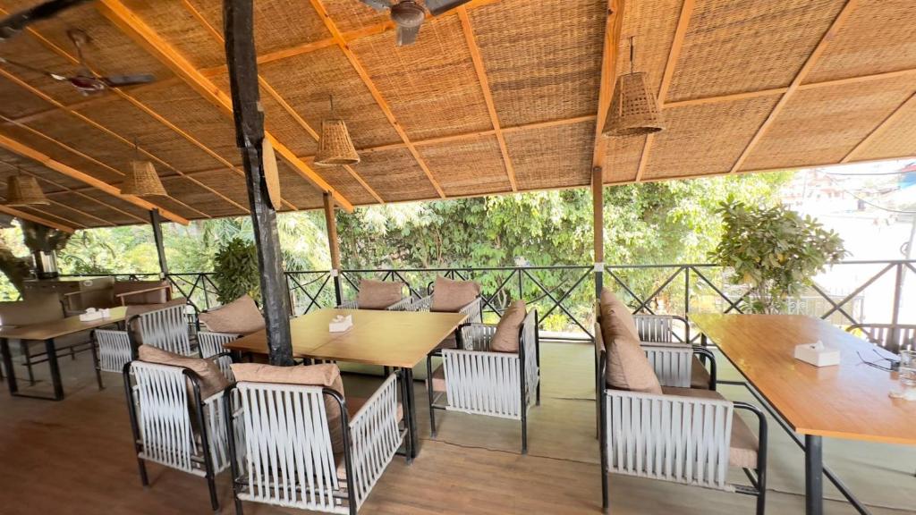 Balcone o terrazza di Hotel Parkside & Swimming Pool-Between Greenery and Azure ,Your Perfect Retreat