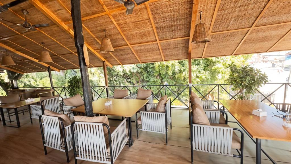 Balcone o terrazza di Hotel Parkside & Swimming Pool-Between Greenery and Azure ,Your Perfect Retreat