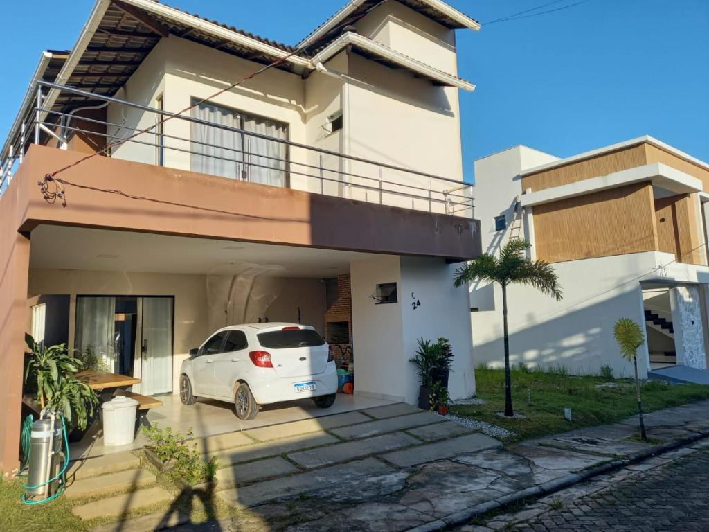 a white car parked in front of a house at Casa Ampla COP30 in Belém