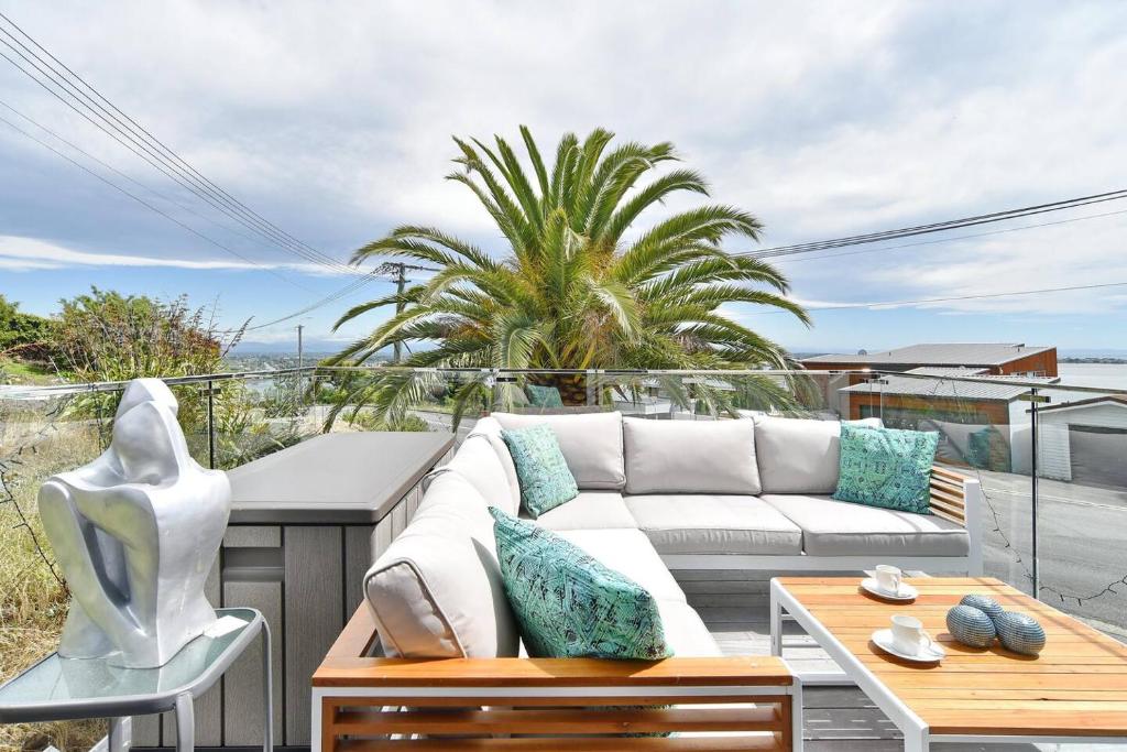 Mount Pleasant - Ocean Views - 3 bedroom with bathtub - Resim 1