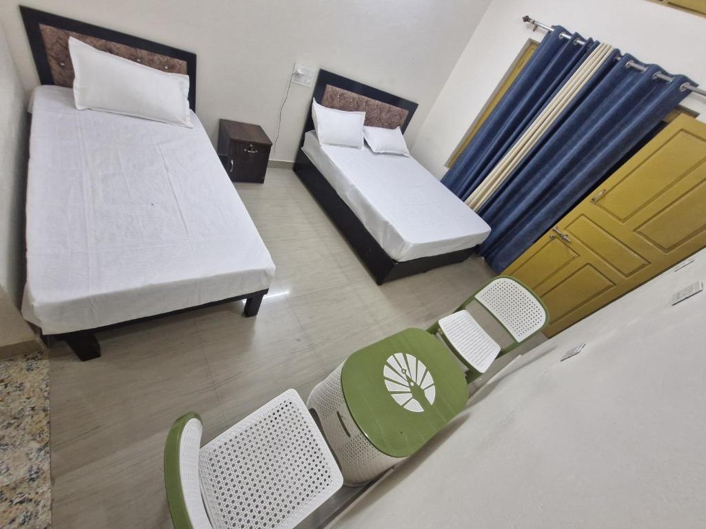 Ένα ή περισσότερα κρεβάτια σε δωμάτιο στο Pragya homestay