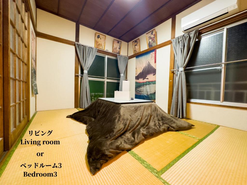 Postel nebo postele na pokoji v ubytování #池袋駅無料送迎サービス #上野14分丨日暮里10分丨一棟貸切丨最大7名# Ikebukuro Free Pickup#Ueno 14 mins 丨Nippori 10 mins 丨Entire property丨Up to 7 guests 丨B