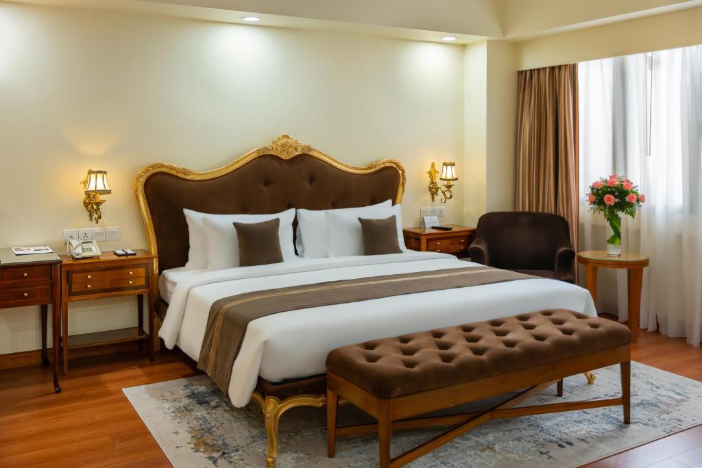Club Suite with Club Access with Afternoon Tea and Evening Cocktail