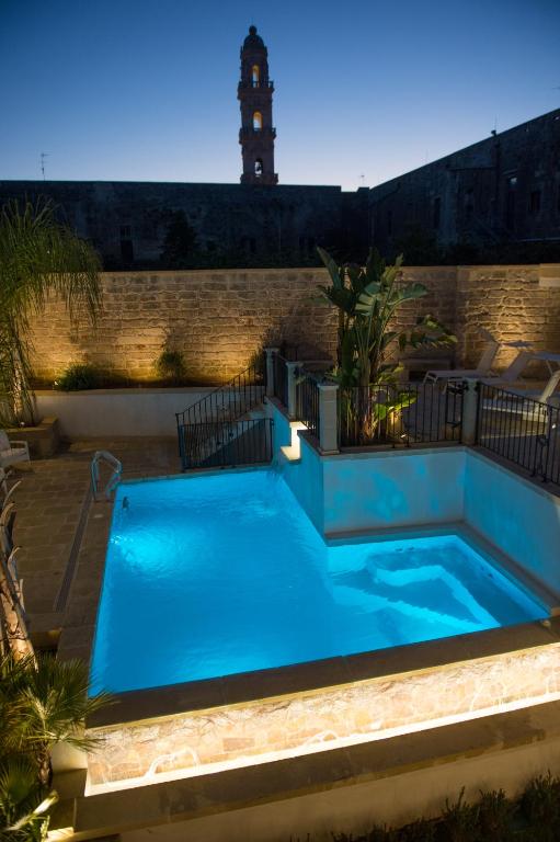 Bazén v ubytování Corte Campanile Boutique B&B nebo v jeho okolí