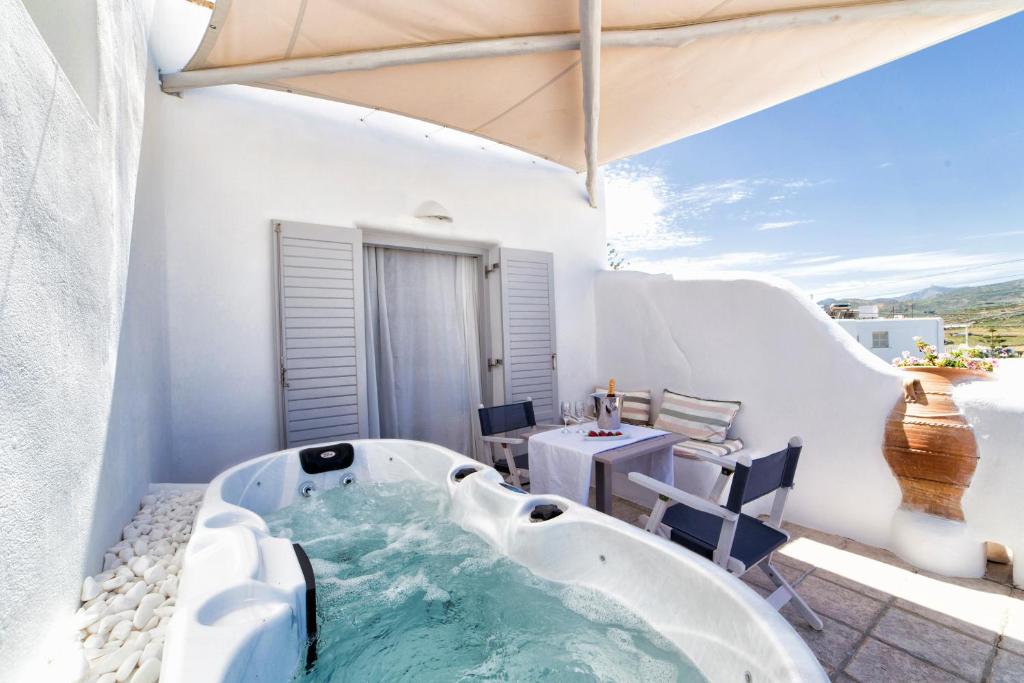 Superior Double Room with Outdoor Hot Tub and Sea View
