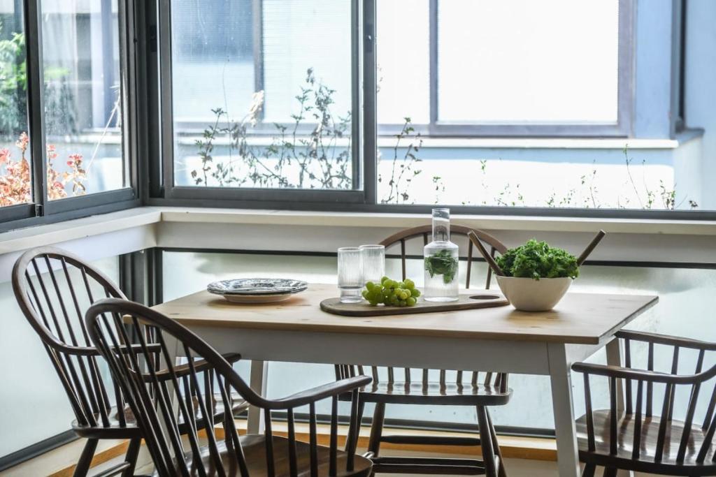 Fotografie z fotogalerie ubytování Bright 1BR Apt w Parquet Floor in the City by Sea N' Rent v destinaci Tel Aviv