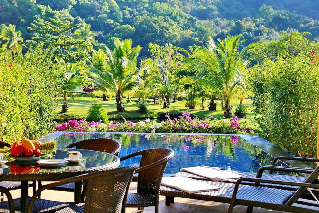 Blue Chill Private Pool Villa - Koh Chang - Three-Bedroom Villa
