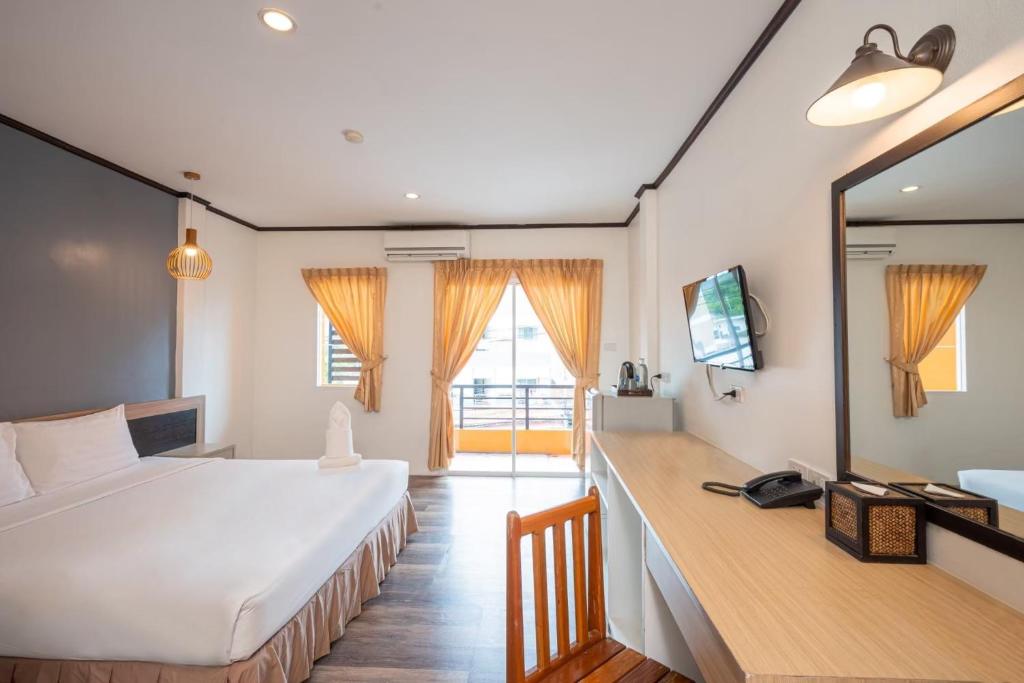 SB Living Place Hotel Phuket Town - Resim 20