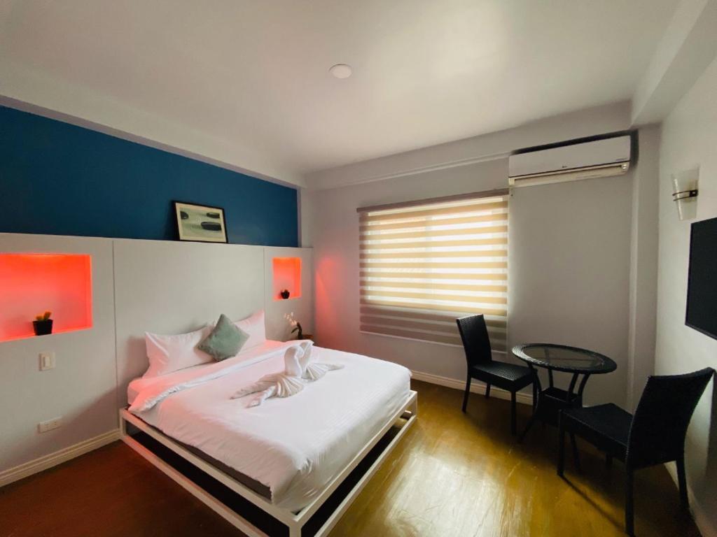 Ένα ή περισσότερα κρεβάτια σε δωμάτιο στο THE SHORELINE SUBIC HOTEL