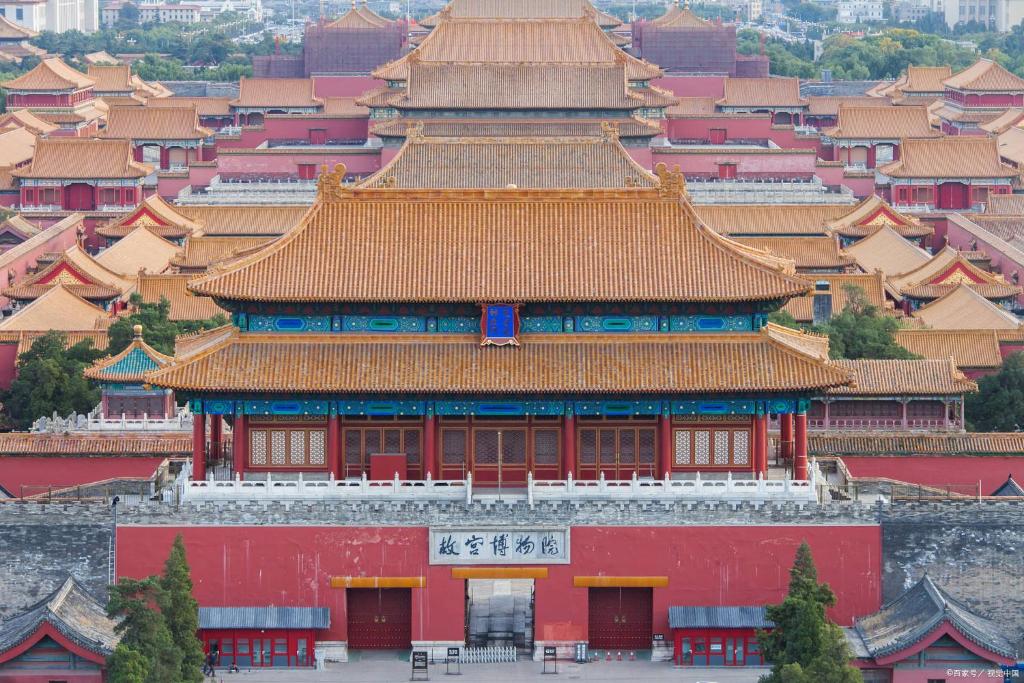 a red building with a red roof in front of a building at base-Beijing Wangfujing Serviced Apartment- in Hutong &Bike rental &Close to Forbidden City, Tian'anmen Square &Subway nearby &Free coffee &Washing machine,Kitchen &Restaurant discount &English speaking &High speed free WiFi in Beijing