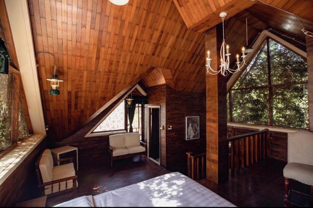 Postel nebo postele na pokoji v ubytování Dalat Old Market Town