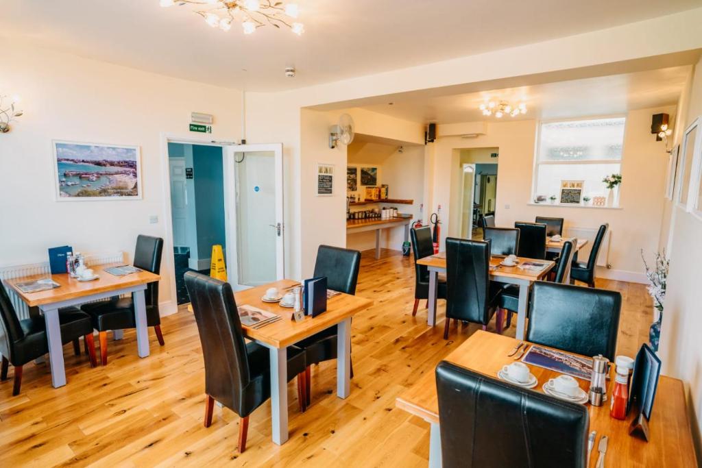 Kuchyň nebo kuchyňský kout v ubytování OYO Minerva Guesthouse
