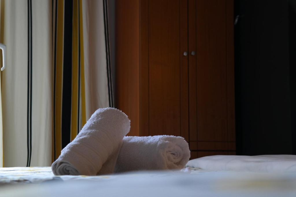 Postel nebo postele na pokoji v ubytování Alexiou Hotel