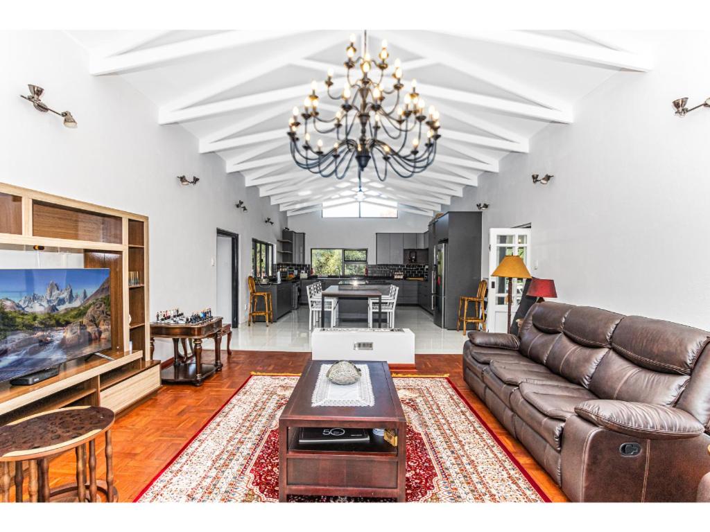 Χώρος καθιστικού στο KwaMagogo Villa, Chartwell