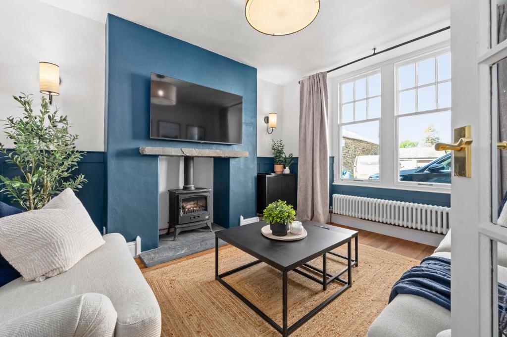 TV a/nebo společenská místnost v ubytování Gorgeous Windermere Home - 3 Bedrooms