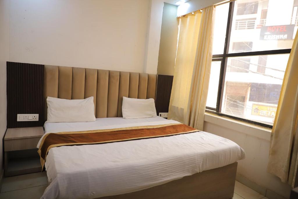 Postel nebo postele na pokoji v ubytování Hotel Green Apple BAREILLY