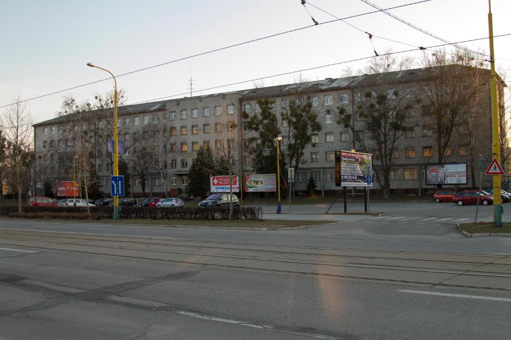 The building in which a hosteleket is located