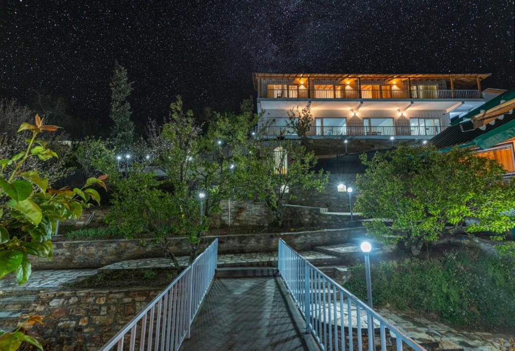 Zahrada ubytování Shree Parijat Resort - Luxury Resort in Mukteshwar