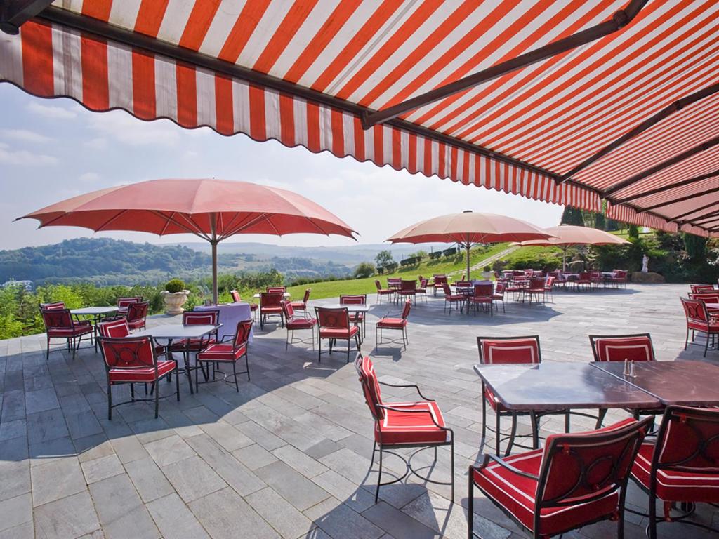 Nespecifikovaný výhled na hory nebo výhled na hory při pohledu z hotelu