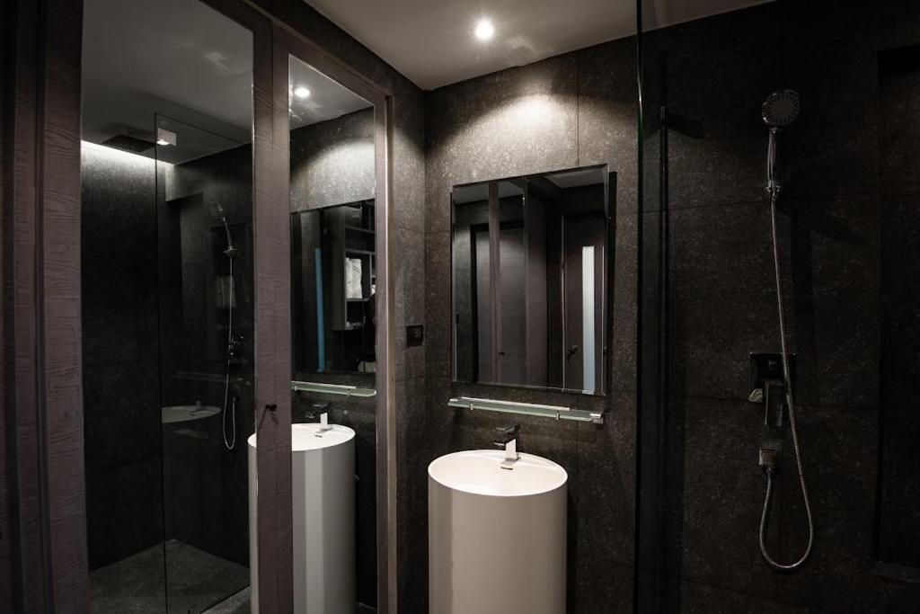 Koupelna v ubytování Квартира 1спальня CitygateKamala D508 IBG Property