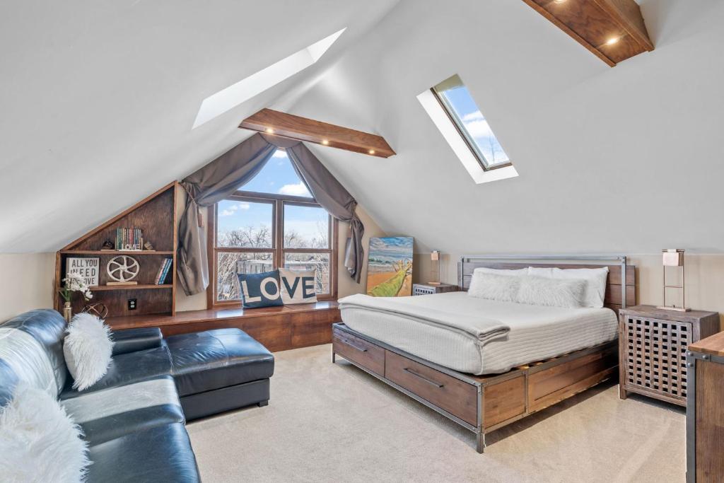 a bedroom with a bed and a couch at Urban Oasis in Minneapolis