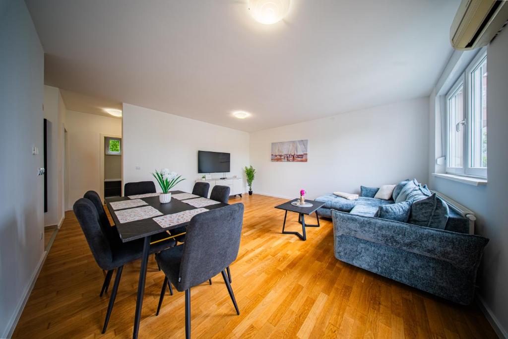 Posezení v ubytování Flex SelfCheckIns 169 - Zagreb - Loggia - Parking - 2 Bedroom