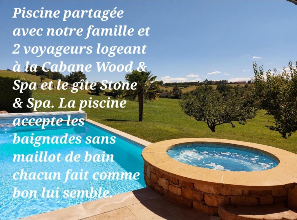 Bazén v ubytování Gite Stone & Spa nebo v jeho okolí