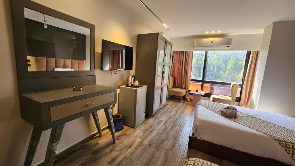 Aura Garden City Hotel - 1