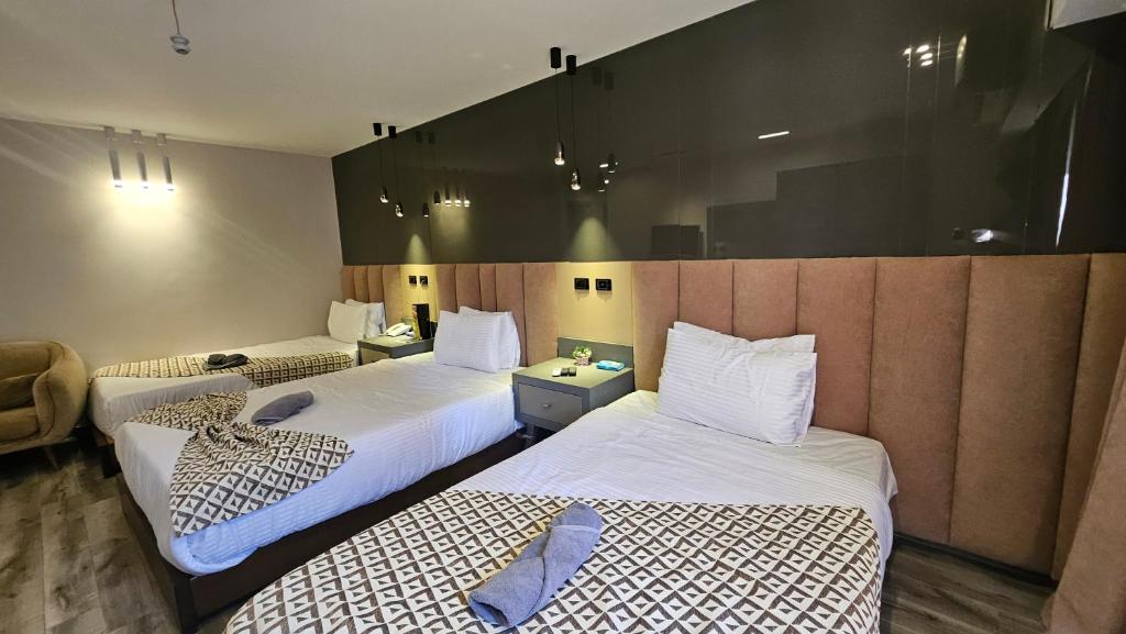 Aura Garden City Hotel - 8