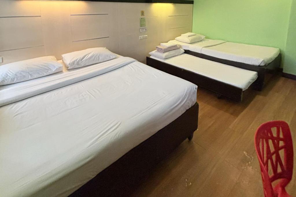 Postel nebo postele na pokoji v ubytování Sugbutel Family Hotel Cebu powered by Cocotel