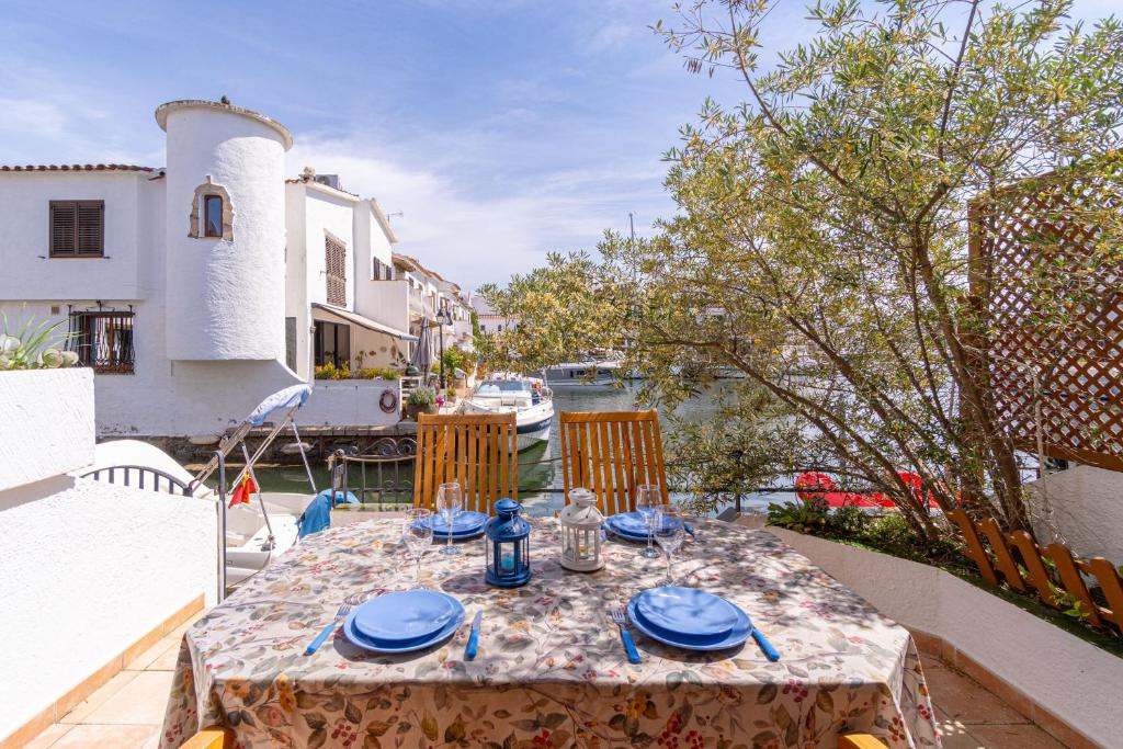 Ποτά στο Empurialola- Casa pescador con vistas al puerto en Empuriabrava- 151