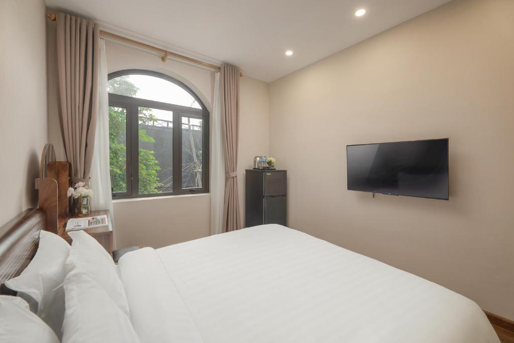 TV a/nebo společenská místnost v ubytování Fuji Apartment Hoàn Kiếm