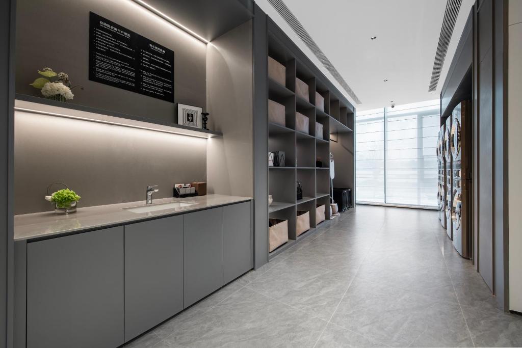 Xi'an Ancient Ming City Wall Premium IntercityHotel的厨房或小厨房