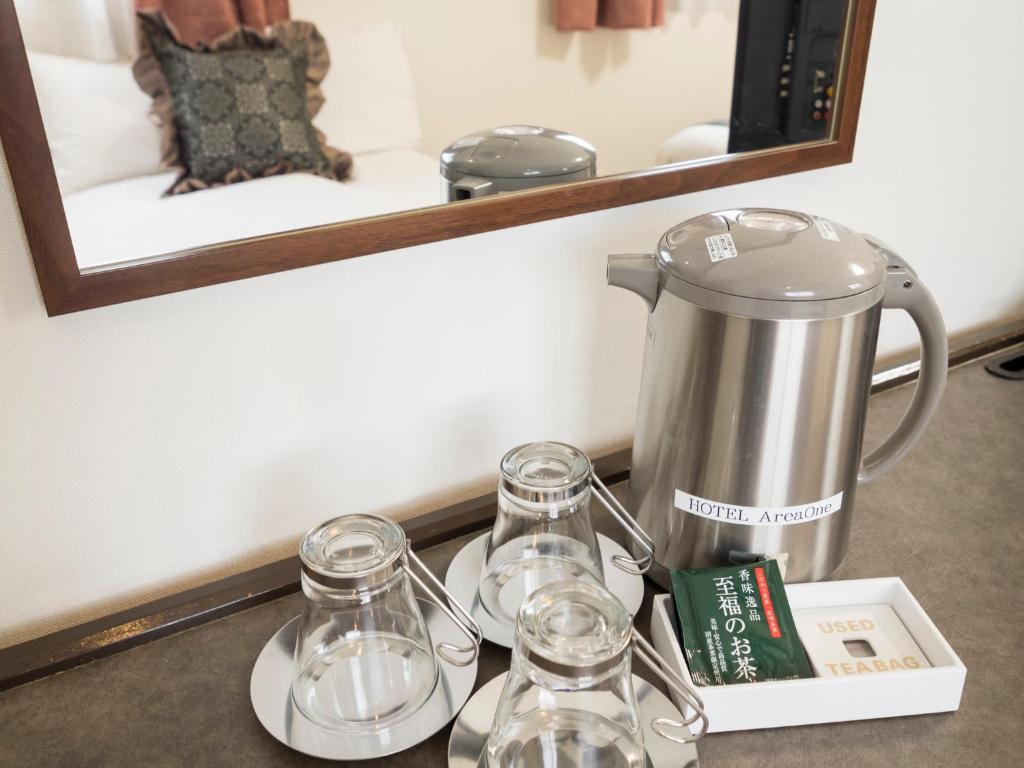 Příslušenství pro přípravu čaje a kávy v ubytování Hotel Areaone Kochi