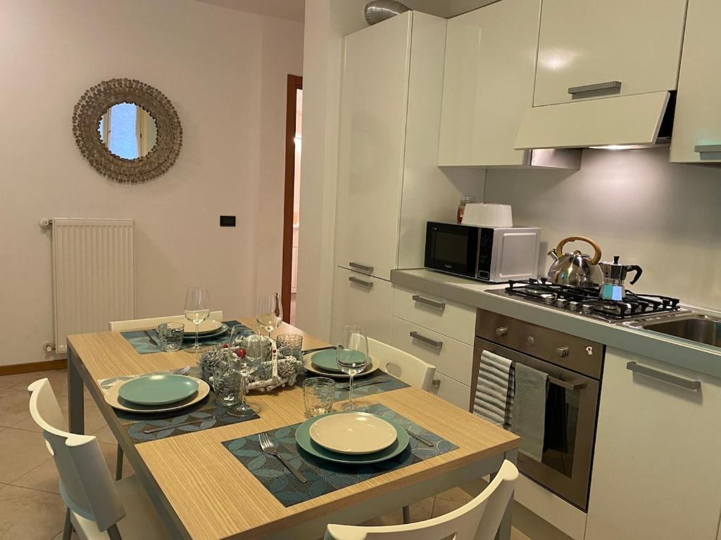 Photo de la galerie de l'établissement Cosy apartment in the heart of Riva, à Riva del Garda