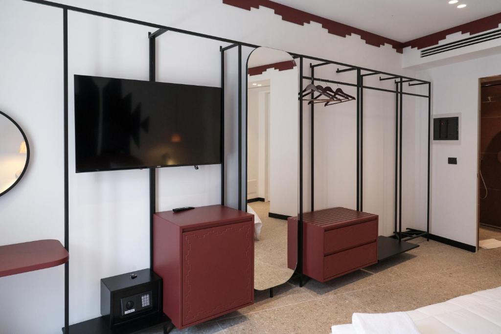 TV a/nebo společenská místnost v ubytování Bazaar Hotel