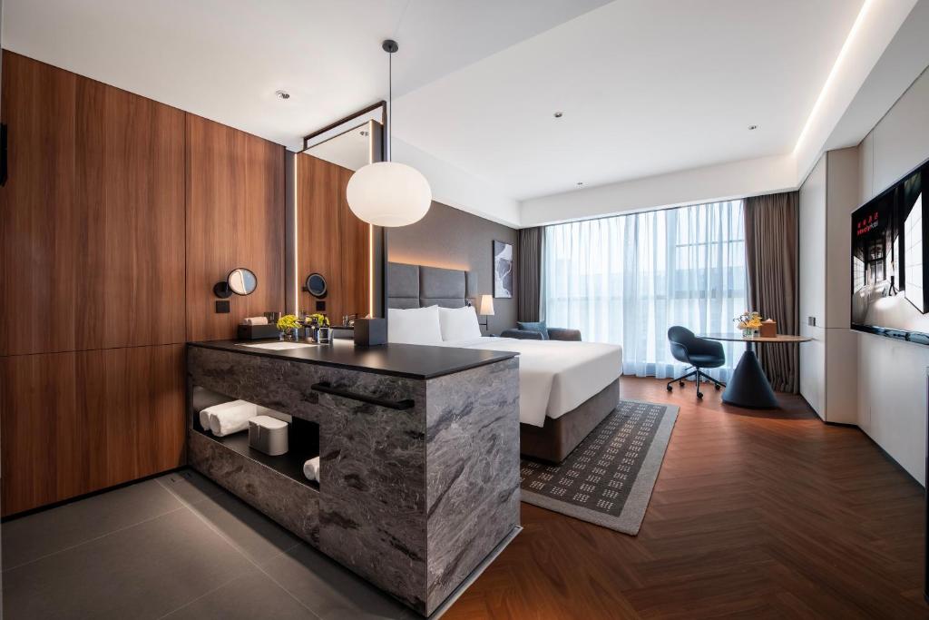 Xi'an Ancient Ming City Wall Premium IntercityHotel客房内的一张或多张床位