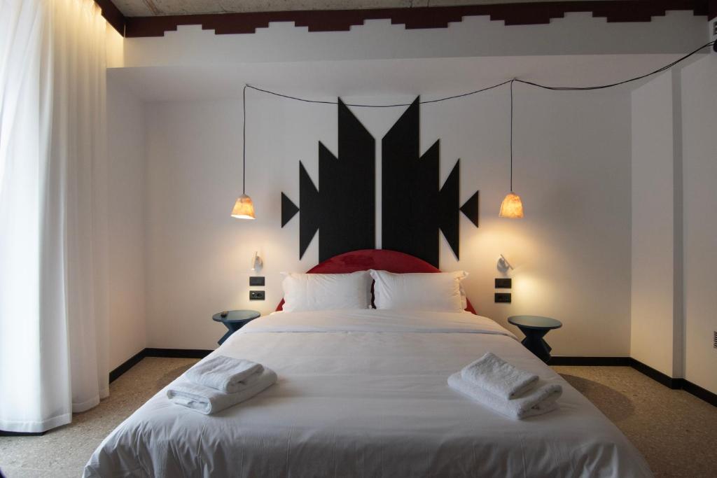 Bazaar Hotel, Tirana