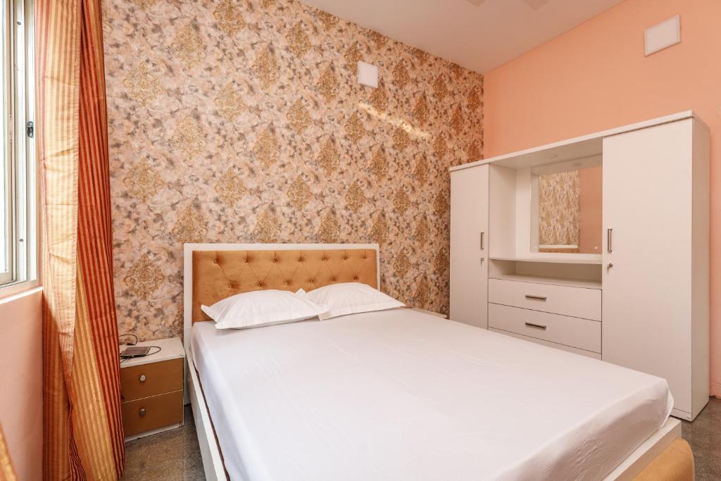 Postel nebo postele na pokoji v ubytování Villa Exotica by StayJade5bhkPoolACProjector