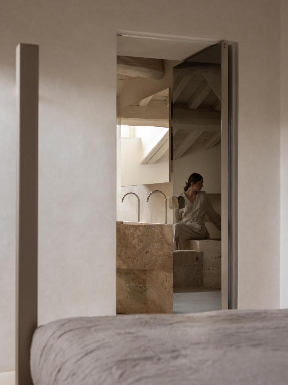 Postel nebo postele na pokoji v ubytování Nomos Hotel